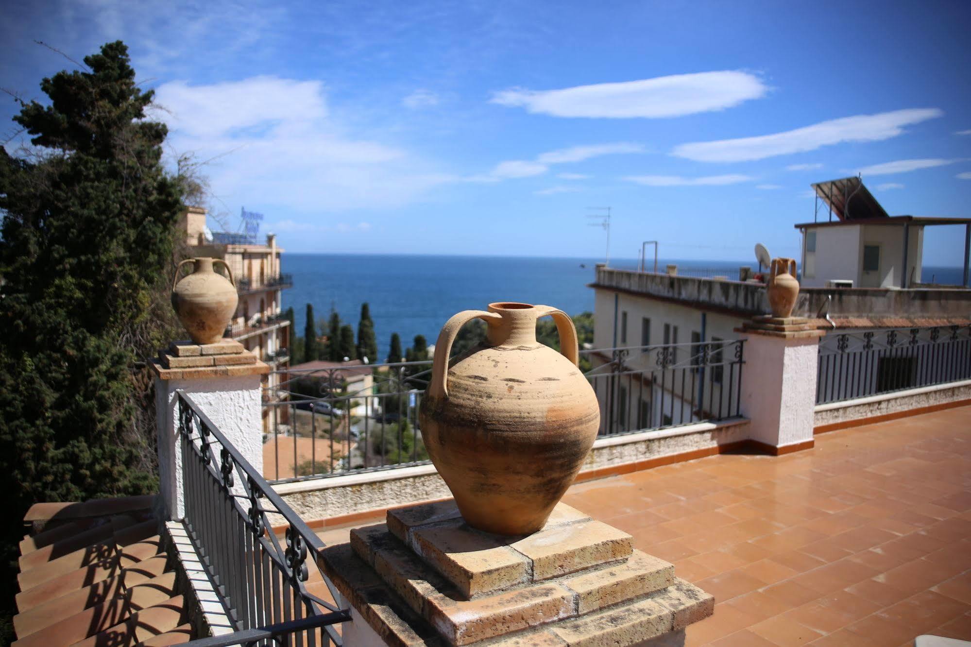 Moschella * Taormina
